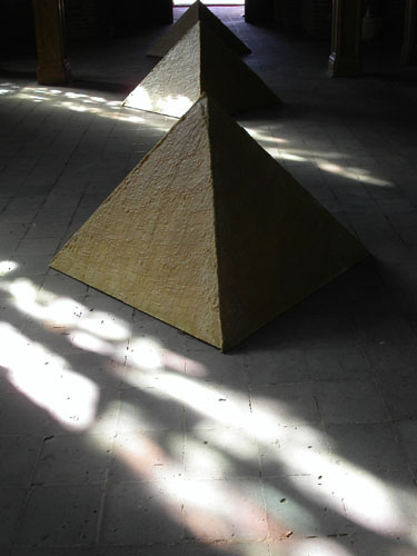 Bijenwaspiramide_II